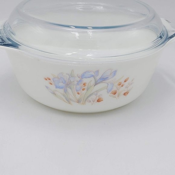 Pyrex Blue Iris Casserole Dish with Lid 8 Inches in Diameter Vintage Cookware - Picture 2 of 7